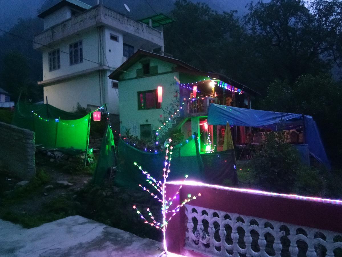 Moksha Hotel Kasol Eksteriør bilde
