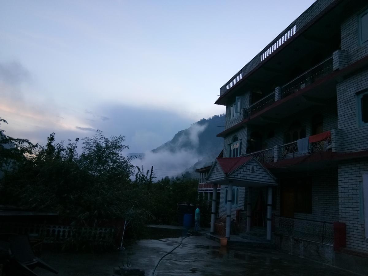 Moksha Hotel Kasol Eksteriør bilde